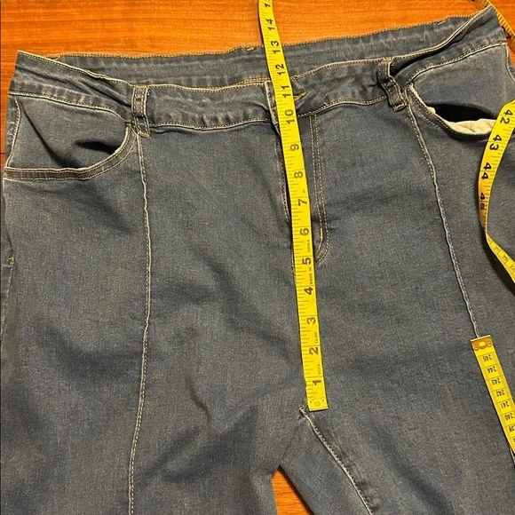 Cropped stretch jeans with vertical Pintuck seam down front of leg - Picture 4 of 6